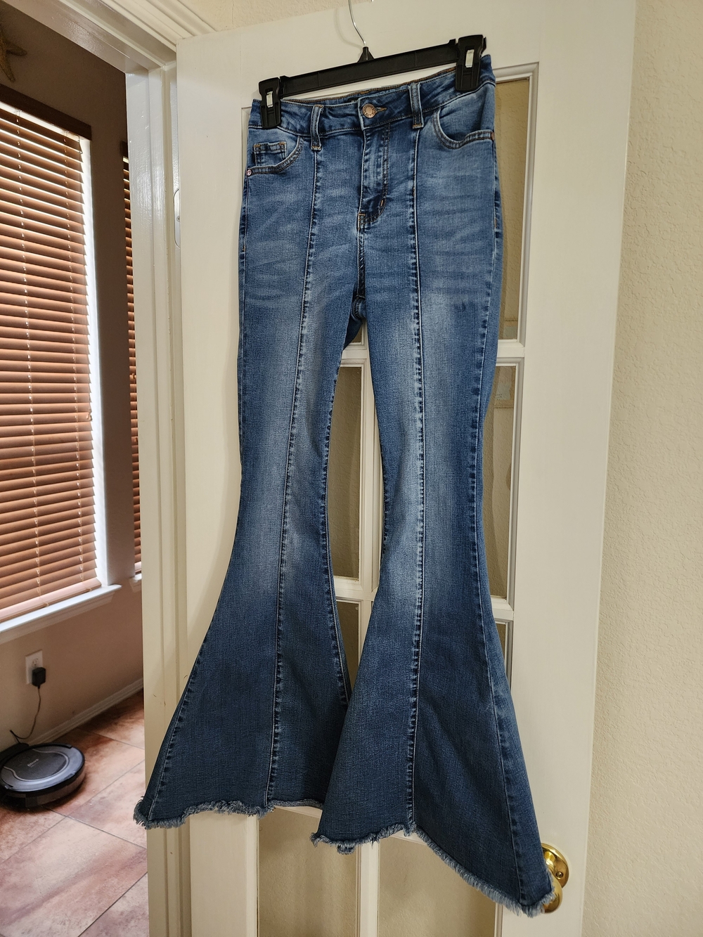 Judy Blue JB88380 Super Flare Jeans Raw Hem Pintuck Medium Wash 3/26 - Picture 2 of 16